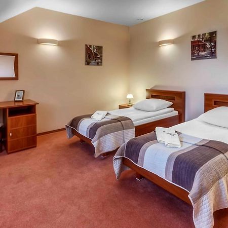 Lesny Dwor Hotel Radom Buitenkant foto