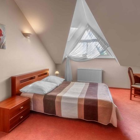 Lesny Dwor Hotel Radom Buitenkant foto