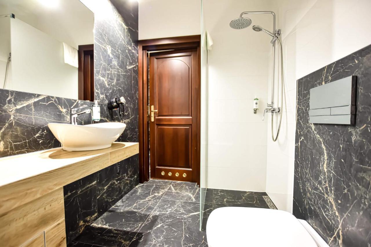Lesny Dwor Hotel Radom Buitenkant foto