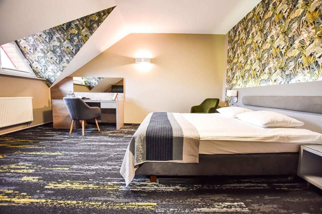 Lesny Dwor Hotel Radom Buitenkant foto