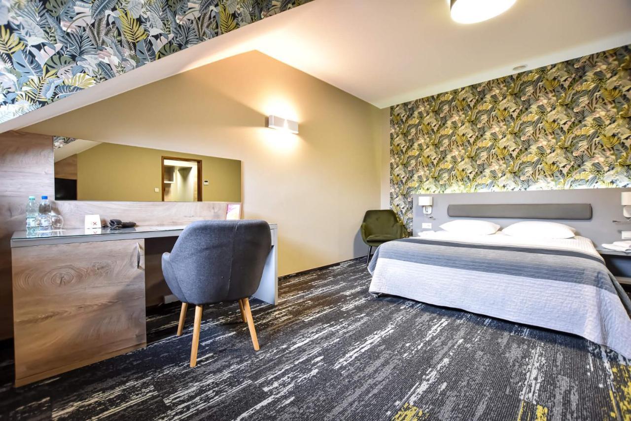 Lesny Dwor Hotel Radom Buitenkant foto