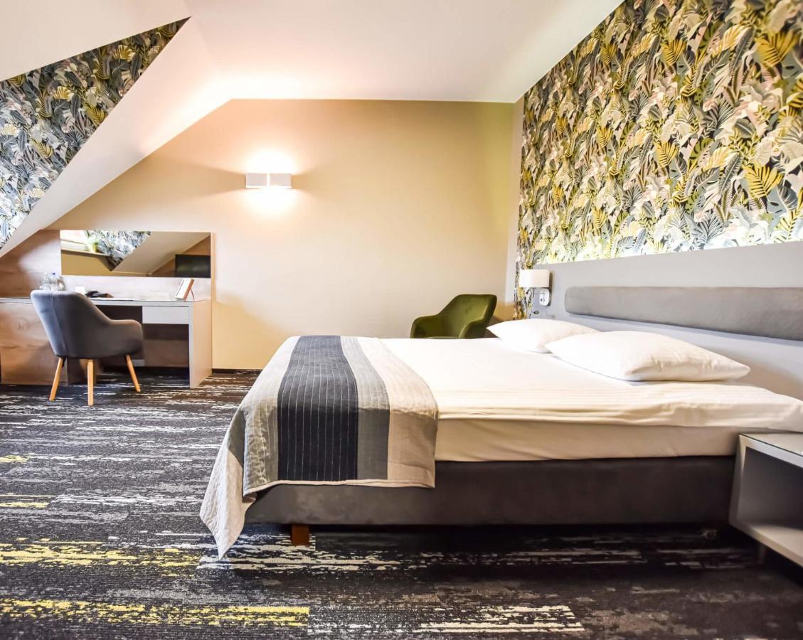 Lesny Dwor Hotel Radom Buitenkant foto
