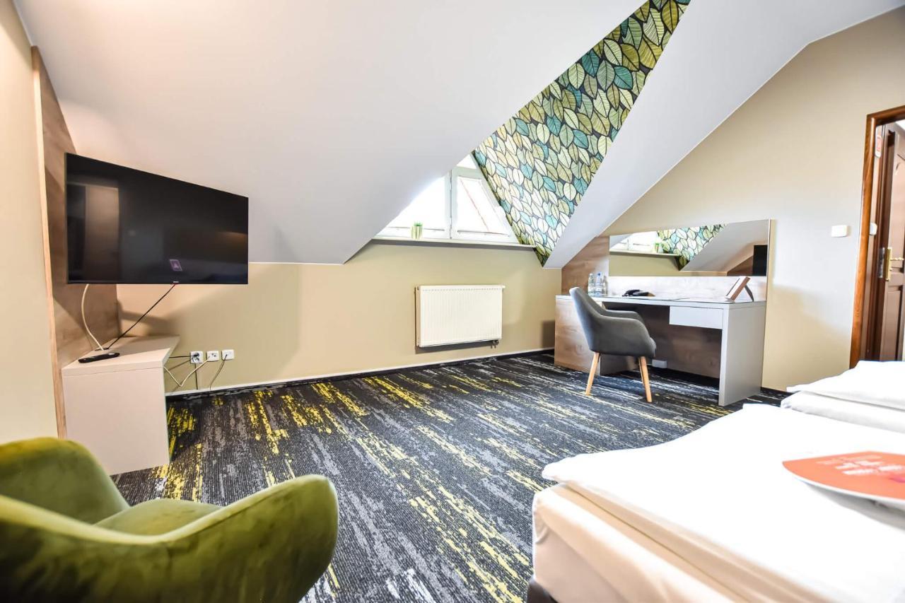 Lesny Dwor Hotel Radom Buitenkant foto