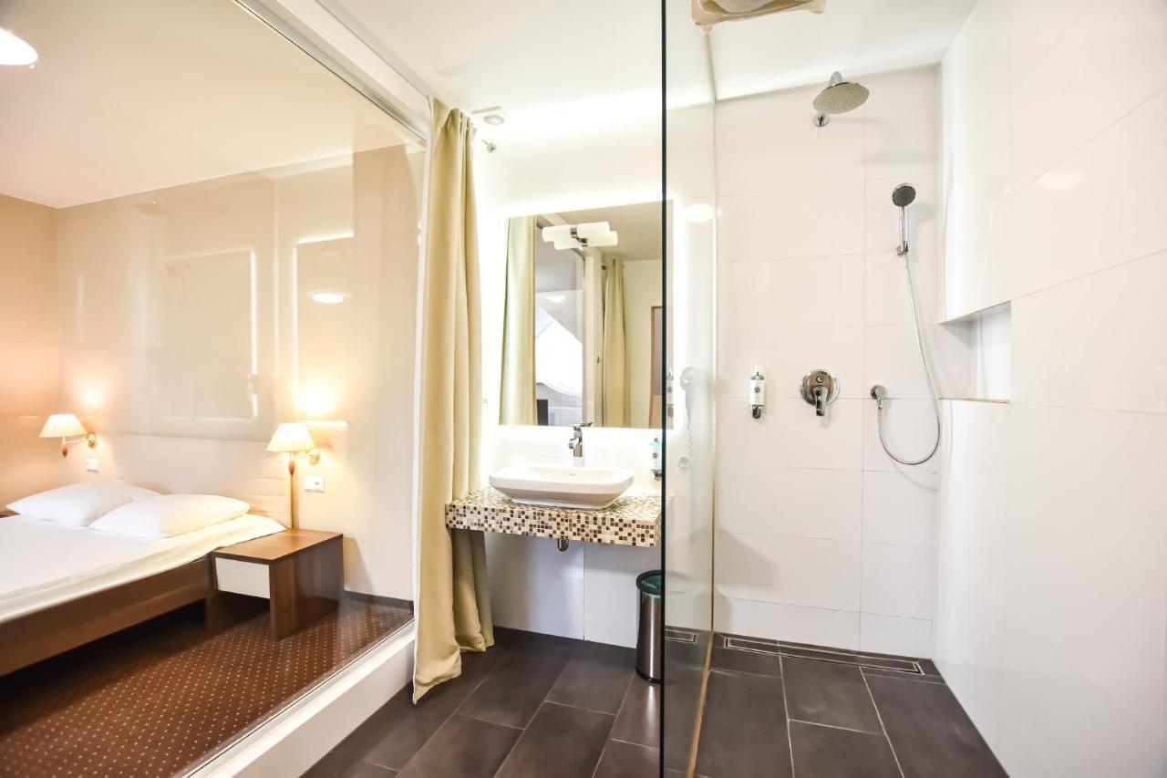 Lesny Dwor Hotel Radom Buitenkant foto