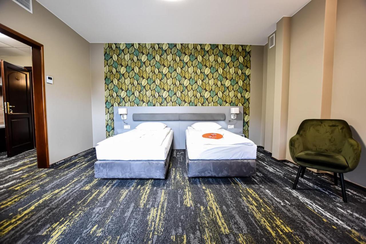 Lesny Dwor Hotel Radom Buitenkant foto