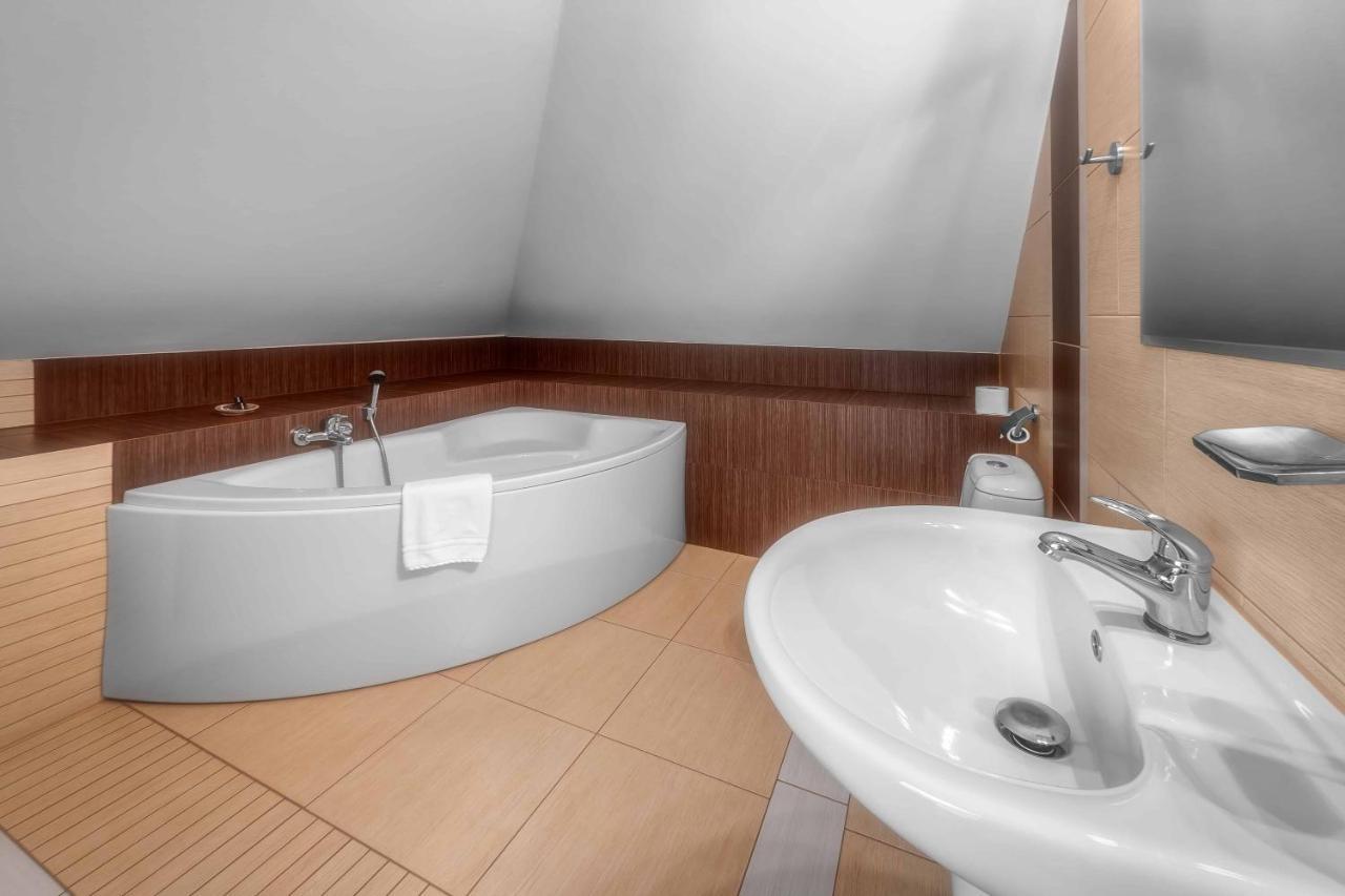 Lesny Dwor Hotel Radom Buitenkant foto