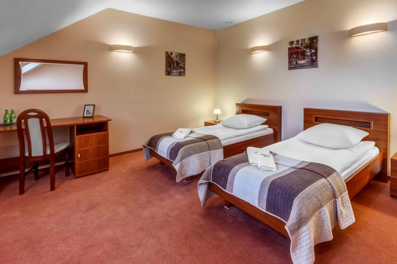 Lesny Dwor Hotel Radom Buitenkant foto