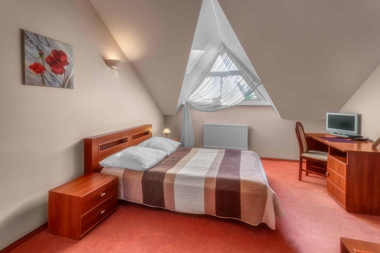 Lesny Dwor Hotel Radom Buitenkant foto