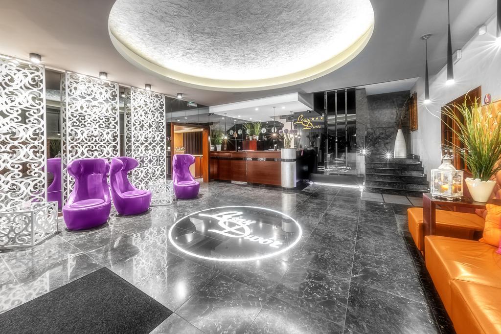 Lesny Dwor Hotel Radom Buitenkant foto