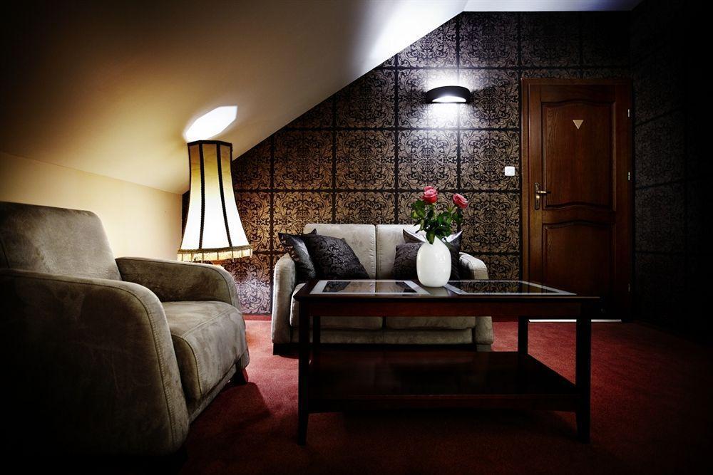 Lesny Dwor Hotel Radom Buitenkant foto