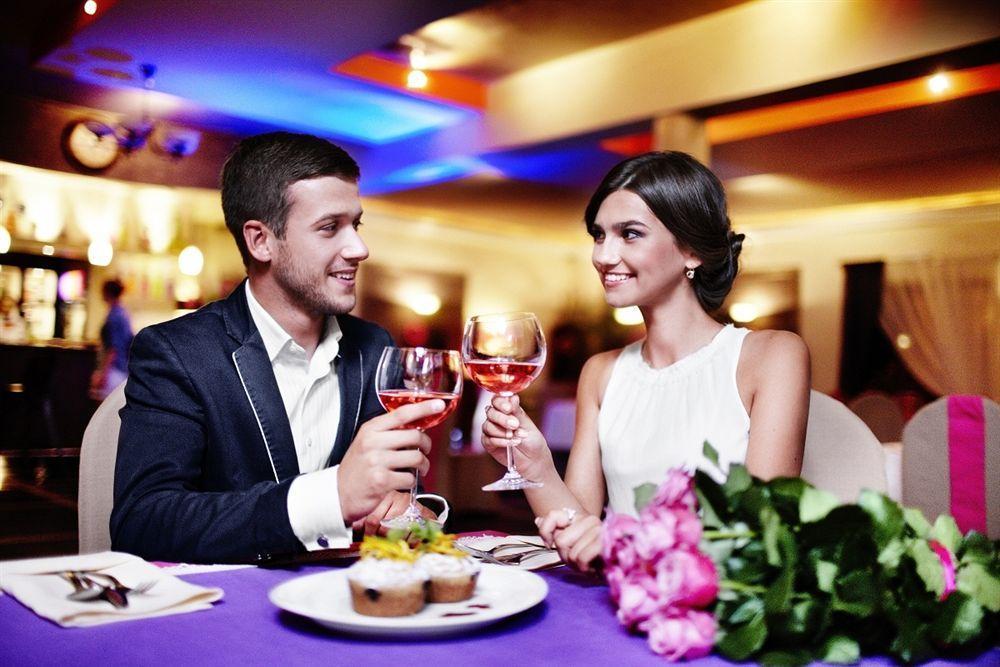 Lesny Dwor Hotel Radom Buitenkant foto