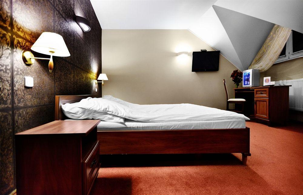 Lesny Dwor Hotel Radom Buitenkant foto