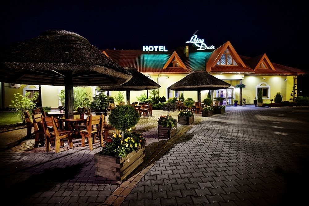Lesny Dwor Hotel Radom Buitenkant foto