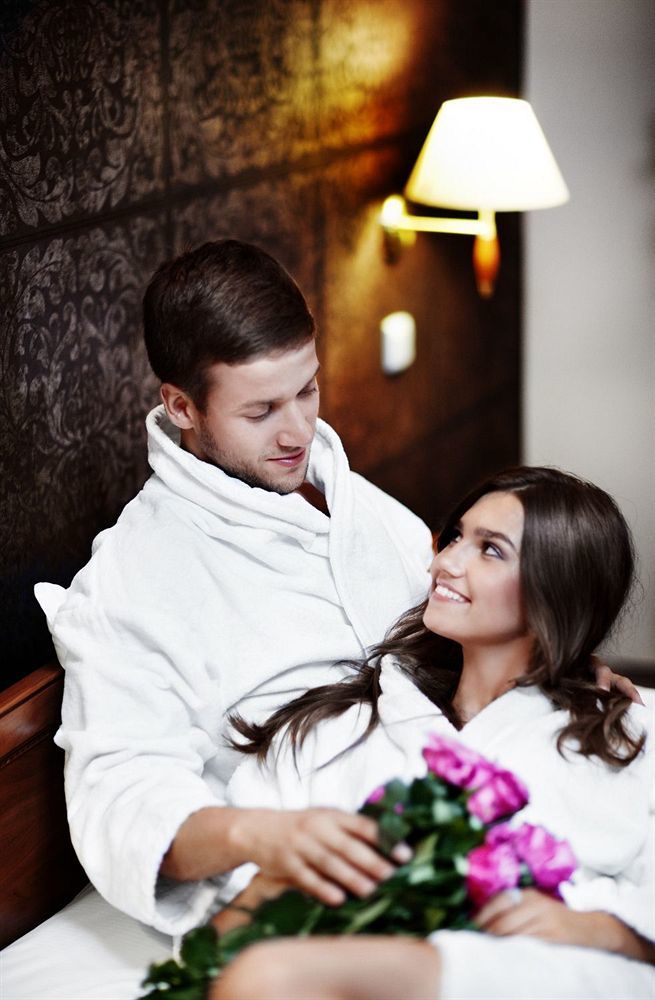 Lesny Dwor Hotel Radom Buitenkant foto