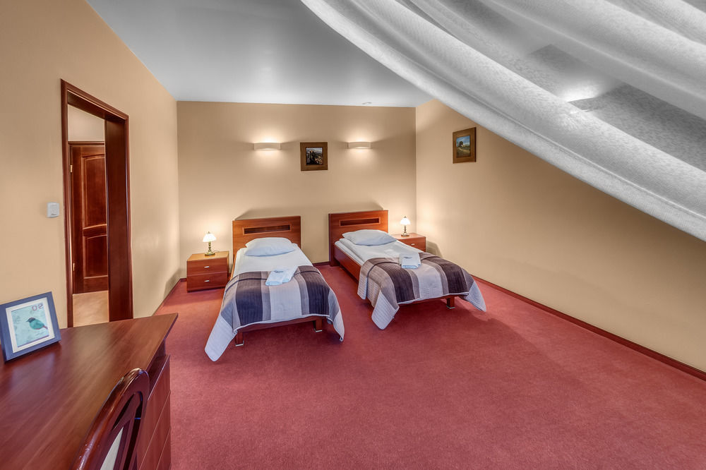 Lesny Dwor Hotel Radom Buitenkant foto