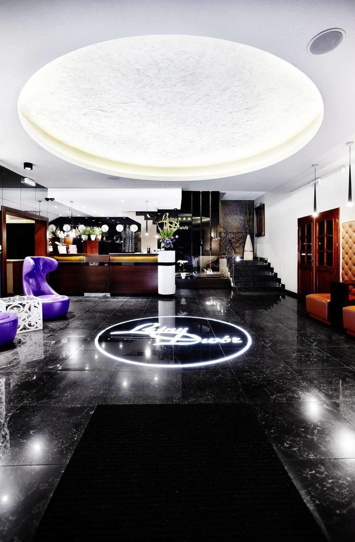 Lesny Dwor Hotel Radom Buitenkant foto