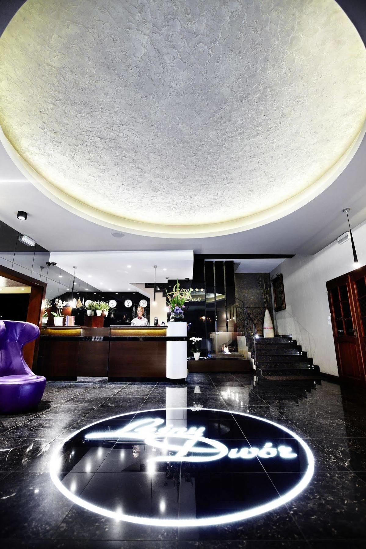 Lesny Dwor Hotel Radom Buitenkant foto