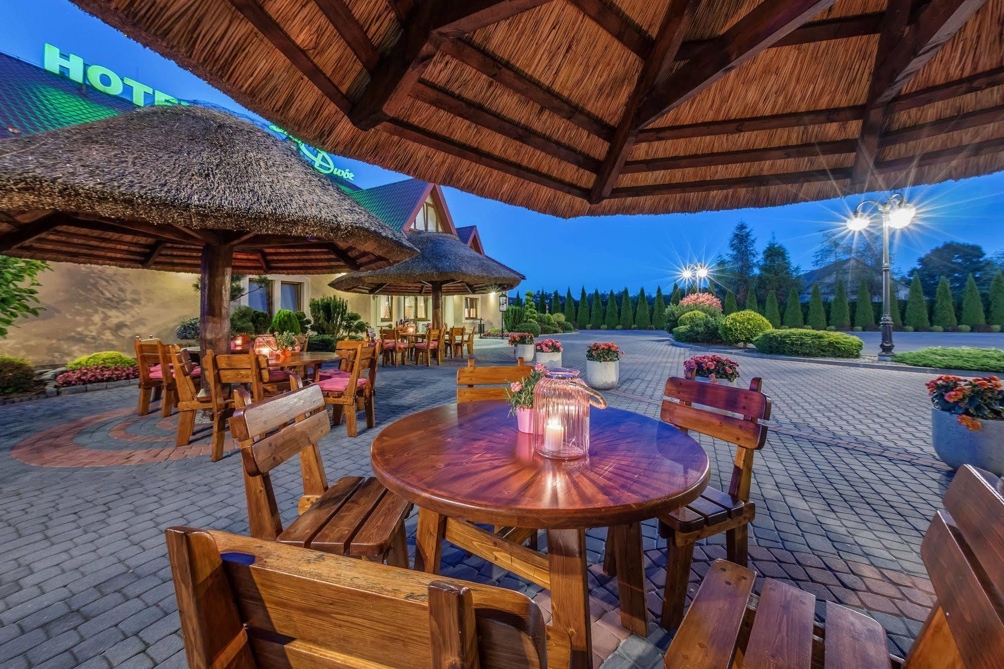 Lesny Dwor Hotel Radom Buitenkant foto